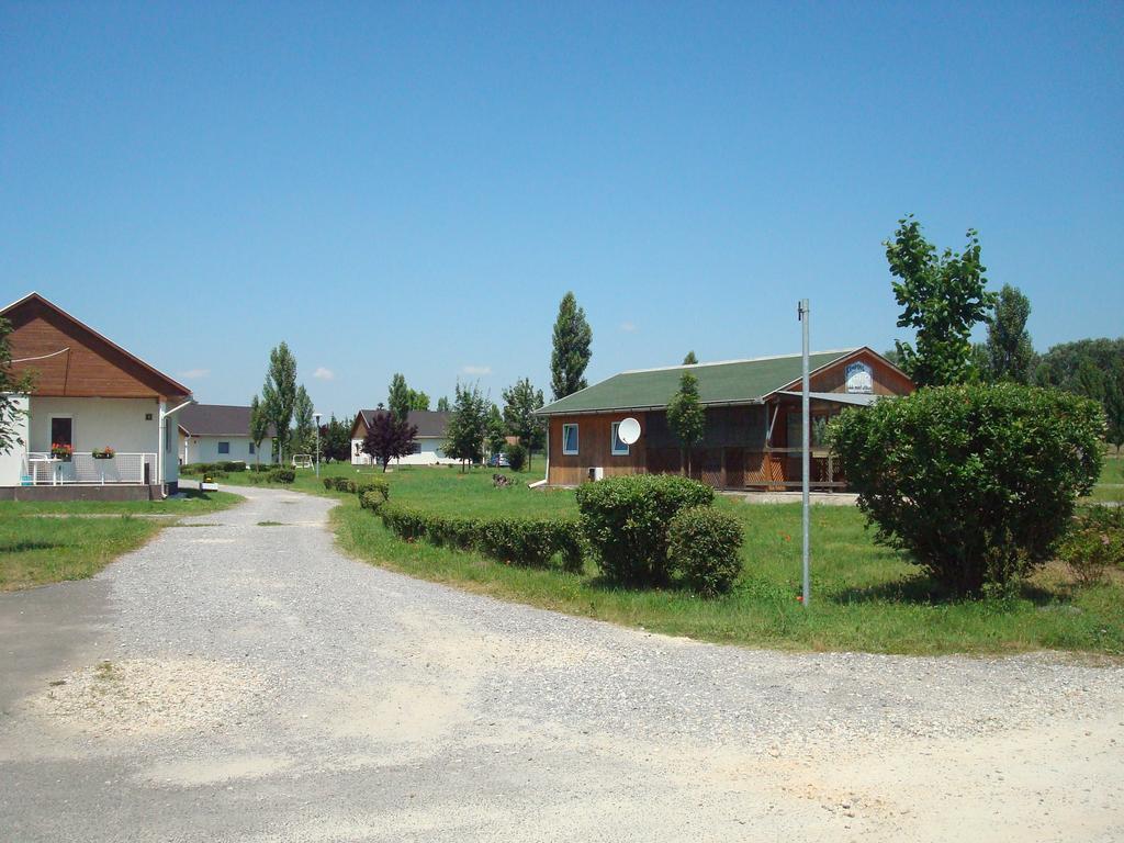 Termal Kemping Apartmanok Тисауйварош Екстер'єр фото